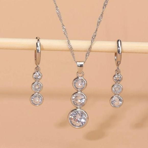 ❤️Round Cubic Zirconia Necklace and Earring Set - Picture 1 of 7